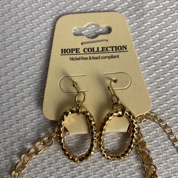 Hope Collection Jewelry Goldtone Pendant Necklace & Drop Earrings Set Retro Chic - Picture 7 of 11
